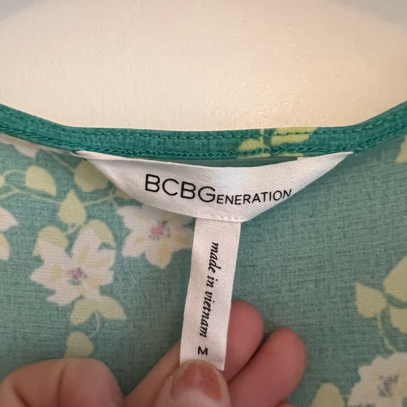 Floral BCBGeneration cocktail dress - Size M, with POCKETS! - Picture 2 of 7